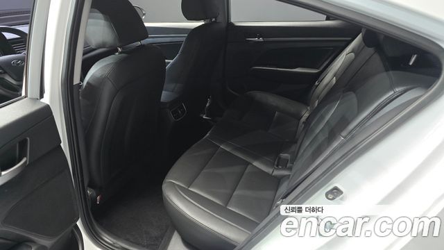 Hyundai AVANTE 2016 — photo 16