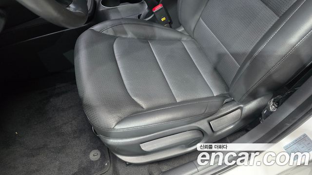 Hyundai AVANTE 2016 — photo 32