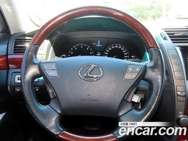 Lexus LS 2008 — photo 8
