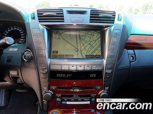 Lexus LS 2008 — photo 13