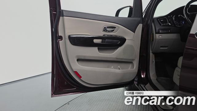 Kia Canival 2019 — photo 14