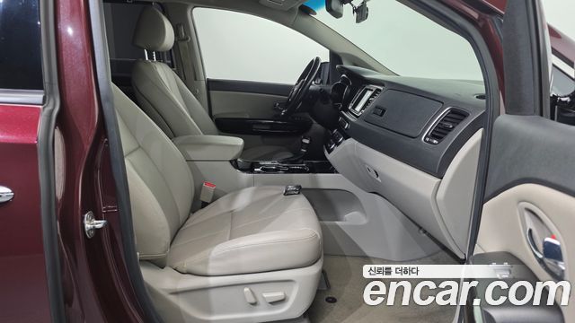 Kia Canival 2019 — photo 16
