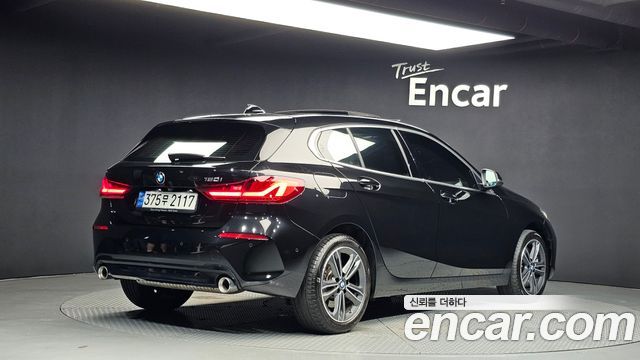 BMW 1-Series 2023 — photo 2