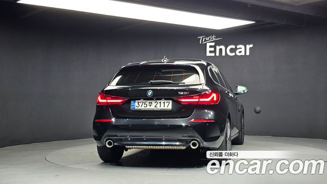 BMW 1-Series 2023 — photo 4