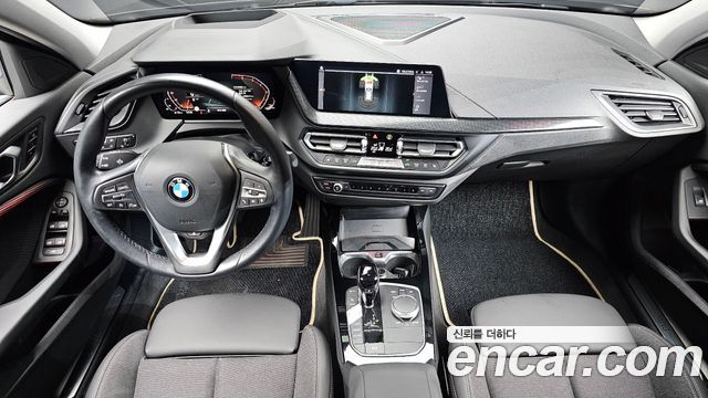BMW 1-Series 2023 — photo 10