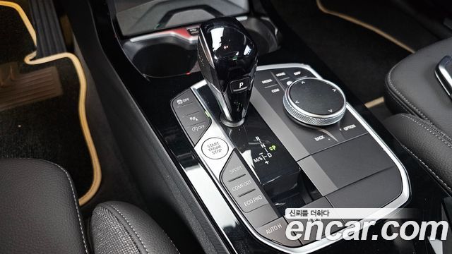 BMW 1-Series 2023 — photo 12