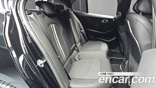 BMW 1-Series 2023 — photo 18