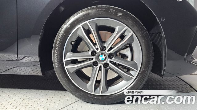 BMW 1-Series 2023 — photo 7