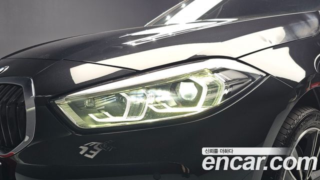 BMW 1-Series 2023 — photo 8