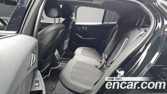BMW 1-Series 2023 — photo 16