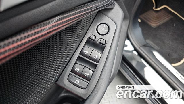BMW 1-Series 2023 — photo 32