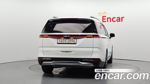 Kia Canival 2023 — photo 4