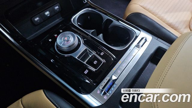Kia Canival 2023 — photo 9