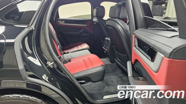 Porsche Cayenne 2025 — photo 17