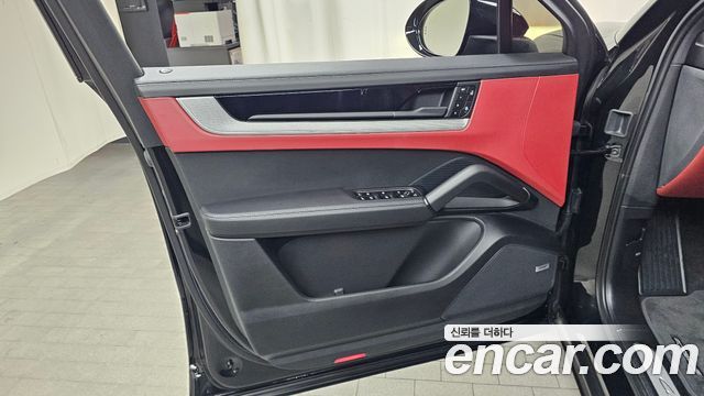 Porsche Cayenne 2025 — photo 14