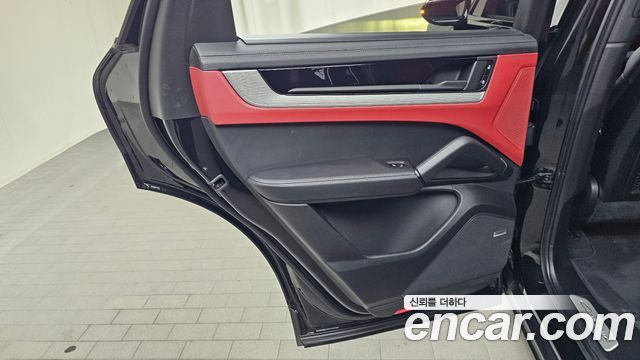 Porsche Cayenne 2025 — photo 15