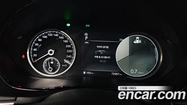 Genesis GV70 2021 — photo 11