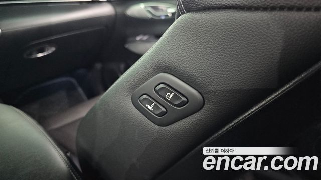 Genesis GV70 2021 — photo 32