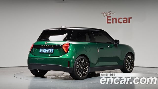 Mini Cooper 2024 — photo 2