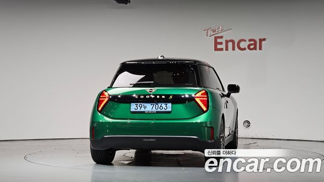 Mini Cooper 2024 — photo 4