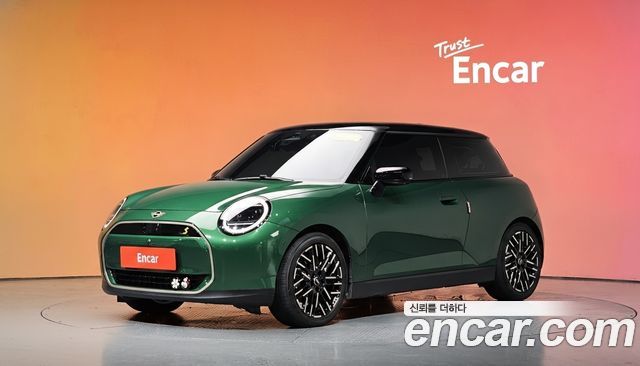 Mini Cooper 2024 — photo 1