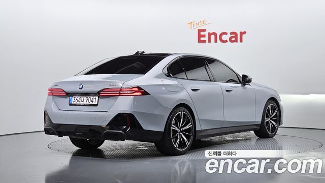 BMW 5-Series 2026 — photo 2