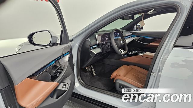 BMW 5-Series 2026 — photo 13