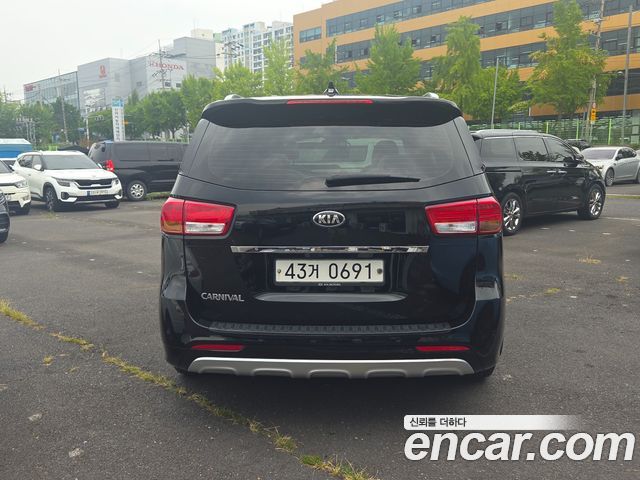 Kia Canival 2016 — photo 6