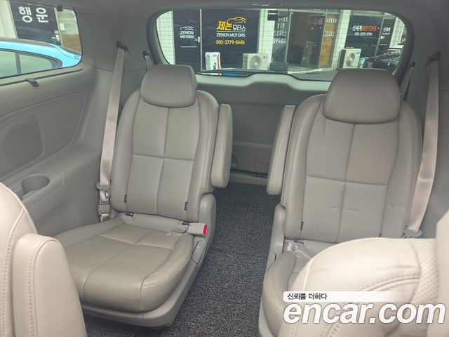 Kia Canival 2016 — photo 11
