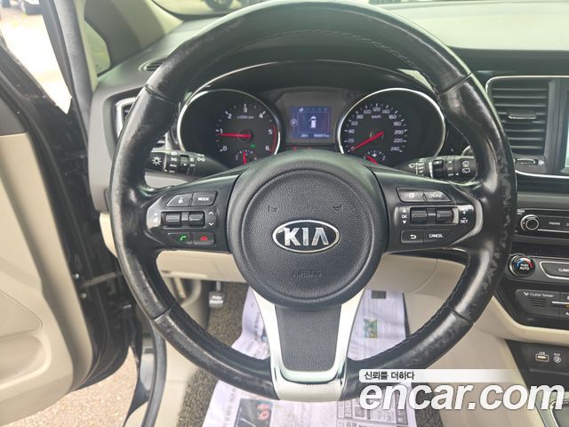 Kia Canival 2016 — photo 14