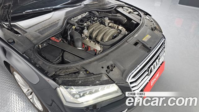 Audi A8 2011 — photo 6