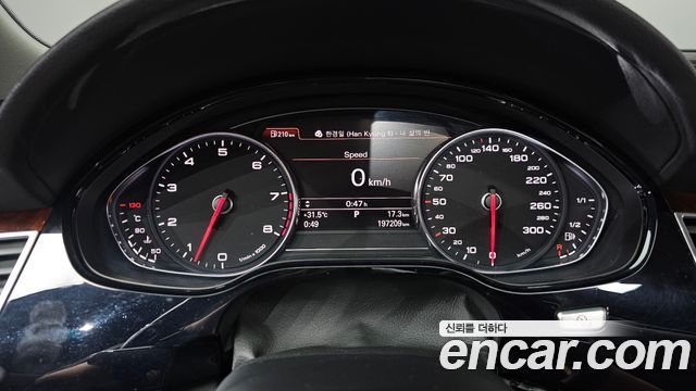 Audi A8 2011 — photo 8