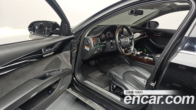 Audi A8 2011 — photo 10