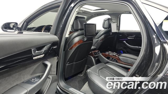Audi A8 2011 — photo 11
