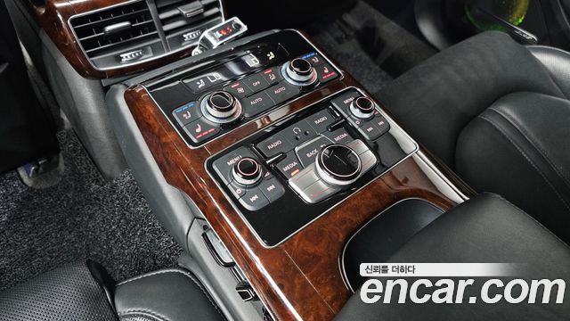 Audi A8 2011 — photo 16