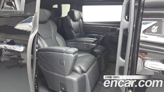 Toyota Alphard 2024 — photo 11