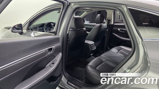 Hyundai Sonata 2022 — photo 16