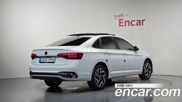 Volkswagen Jetta 2024 — photo 2