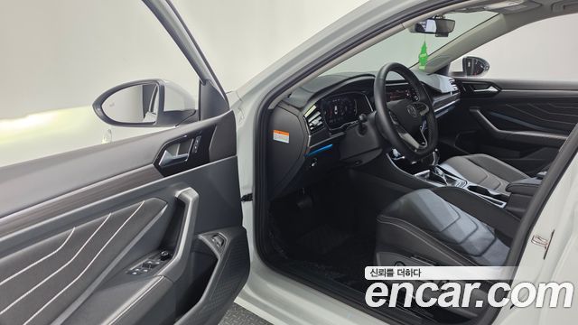 Volkswagen Jetta 2024 — photo 13