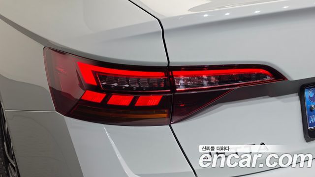 Volkswagen Jetta 2024 — photo 9