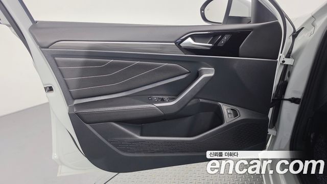 Volkswagen Jetta 2024 — photo 14