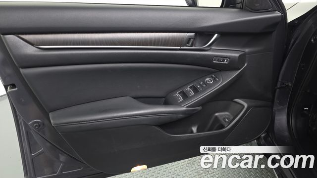 Honda Accord 2018 — photo 14