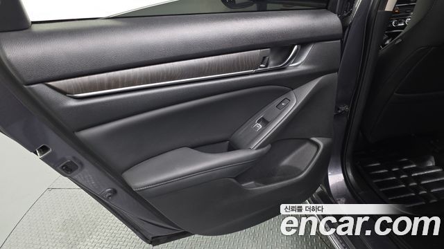 Honda Accord 2018 — photo 15