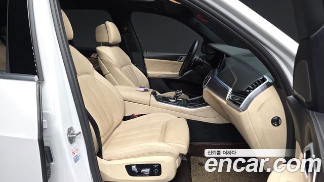 BMW X5 2021 — photo 17