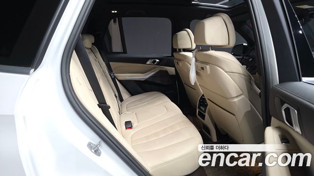 BMW X5 2021 — photo 18