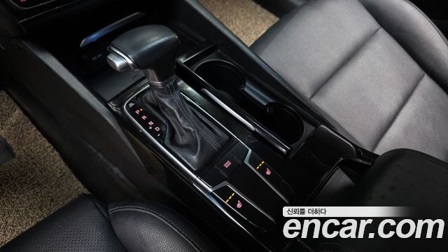 Kia K7 2017 — photo 9
