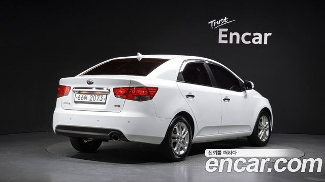 Kia Porte 2012 — photo 2