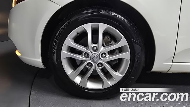 Kia Porte 2012 — photo 5