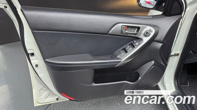 Kia Porte 2012 — photo 14
