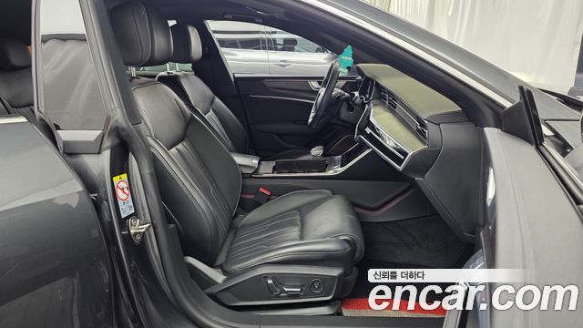 Audi A7 2020 — photo 17
